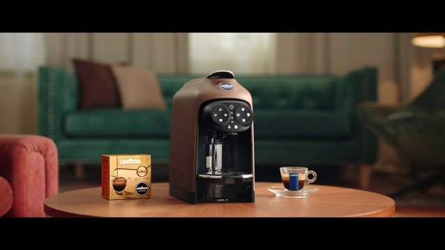 Video Reference N4: Small appliance, Product, Home appliance, Coffeemaker, Espresso machine, Drip coffee maker, French press