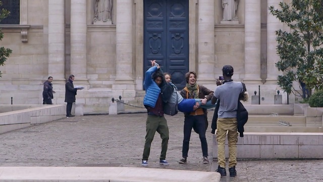 Video Reference N3: Standing, Tourism, Snapshot, Architecture, Pedestrian, Travel