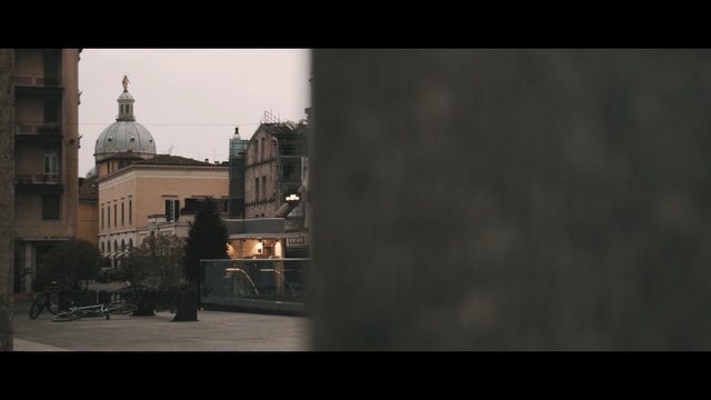 Video Reference N5: urban area, sky, town, architecture, city, atmosphere, metropolis, morning, darkness, screenshot, Person