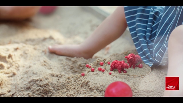 Video Reference N1: Sand, Play, Leg, Nail, Foot, Soil, Hand, Fun, Finger, Food