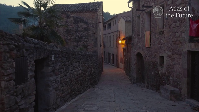 Video Reference N9: Alley, Street, Wall, Town, Road, Cobblestone, Infrastructure, Building, Stone wall, Medieval architecture