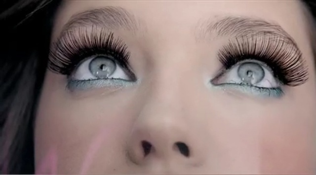 Video Reference N0: eyebrow, eyelash, eye shadow, eye, nose, close up, forehead, cheek, cosmetics, lip