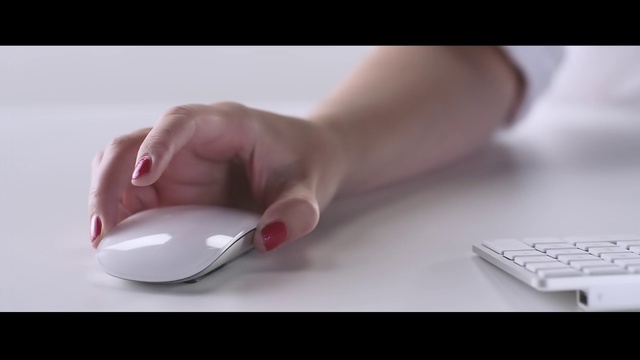 Video Reference N1: Mouse, Input device, Hand, Electronic device, Finger, Technology, Computer component, Nail, Peripheral, Computer
