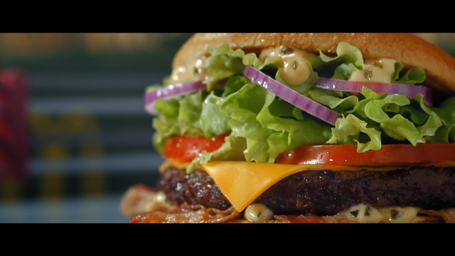 Video Reference N6: Dish, Food, Cuisine, Hamburger, Junk food, Cheeseburger, Buffalo burger, Fast food, Veggie burger, Ingredient