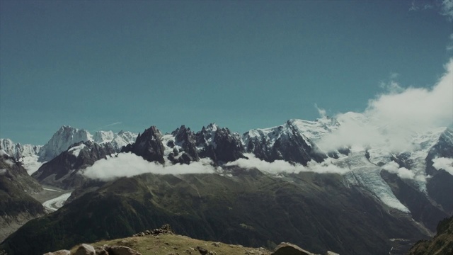 Video Reference N9: Mountainous landforms, Mountain, Mountain range, Ridge, Sky, Alps, Arête, Highland, Massif, Summit