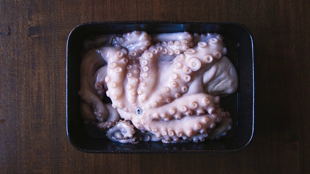 Video Reference N0: Octopus, Food, Dish, Cuisine, Ingredient, Cephalopod, Marine invertebrates, Cookware and bakeware, Comfort food