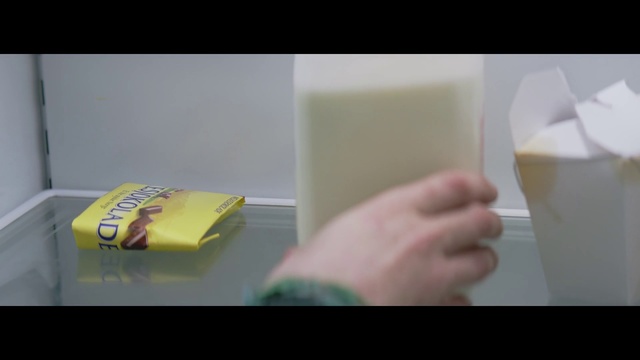 Video Reference N1: Hand, Paper, Dairy, Box, Milk, Paper product