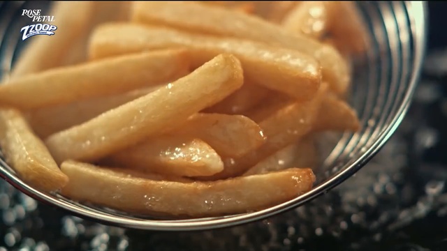 Video Reference N4: Food, Dish, Cuisine, Fried food, Junk food, Fast food, Deep frying, Ingredient, French fries, Side dish