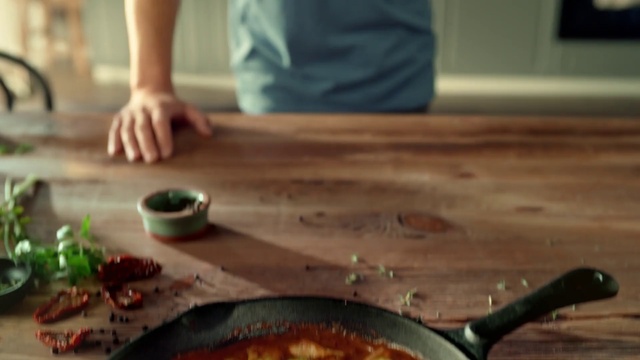 Video Reference N1: Food, Tableware, Kitchen utensil, Wood, Ingredient, Recipe, Wood stain, Cutlery, Cooking, Hardwood
