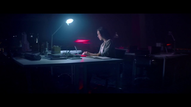 Video Reference N4: Table, Purple, Cloud, Chair, Music, Performing arts, Violet, Entertainment, Artist, Visual effect lighting