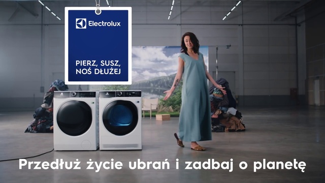 Video Reference N2: Washing machine, Clothes dryer, Product, Automotive design, Flash photography, Home appliance, Building, Audio equipment, Event, Electric blue