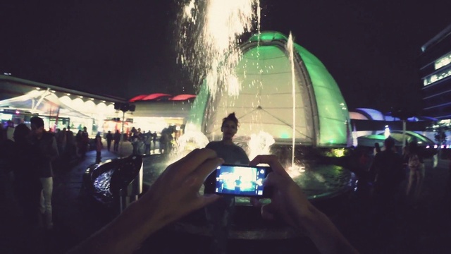 Video Reference N0: Water, Building, Automotive lighting, Entertainment, Midnight, Fun, Fountain, Crowd, City, Technology