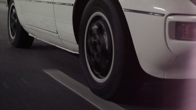 Video Reference N3: Tire, Wheel, Car, Vehicle, Hood, Automotive tire, Tread, Window, Automotive lighting, Hubcap