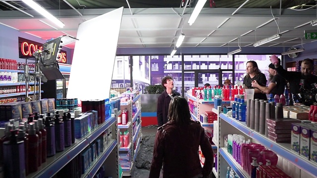 Video Reference N6: Product, Shelf, Customer, Publication, Shelving, Retail, Shopping, T-shirt, Trade, Service