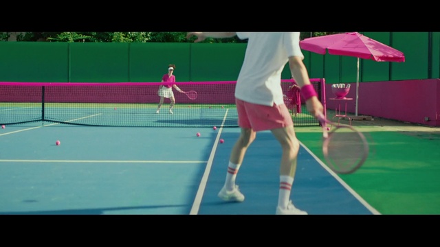 Video Reference N0: Racketlon, Tennis, Shoe, Sports equipment, Strings, Tennis racket, Chair, Shorts, Tennis player, Racquet sport