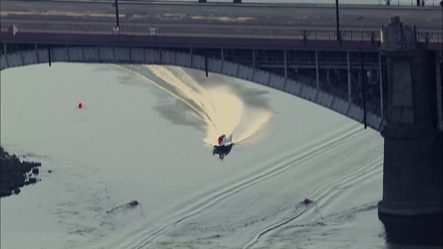 Video Reference N7: Water, Snow, Slope, Vehicle, Freezing, Winter sport, Bridge, Recreation, Winter, Extreme sport