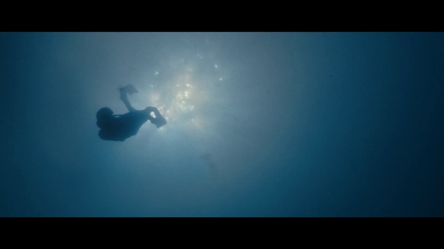 Video Reference N3: Atmosphere, Sky, Azure, Underwater, Water, Flash photography, Electric blue, Font, Lens flare, Backlighting
