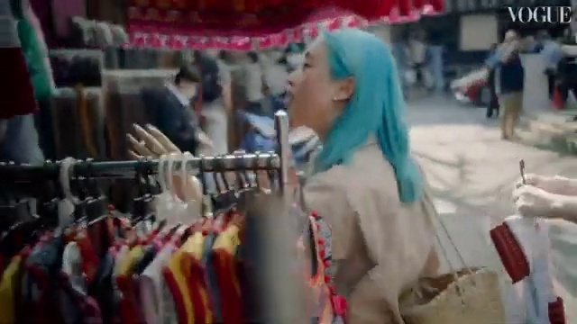 Video Reference N2: Textile, Street fashion, Shopping, Selling, Customer, Retail, Market, Event, Fun, City