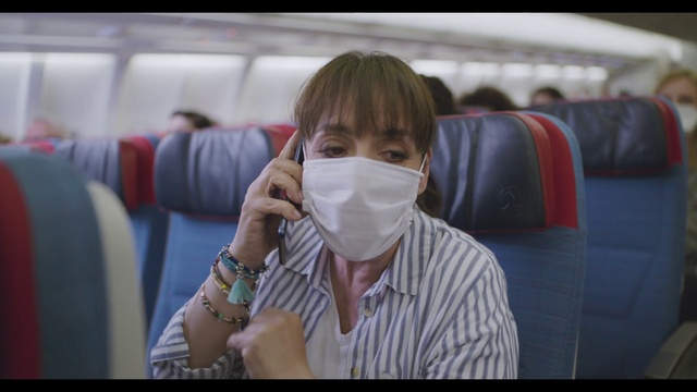 Video Reference N19: Mouth, Comfort, Gesture, Automotive design, Travel, Fun, Passenger, Public transport, Air travel, Room