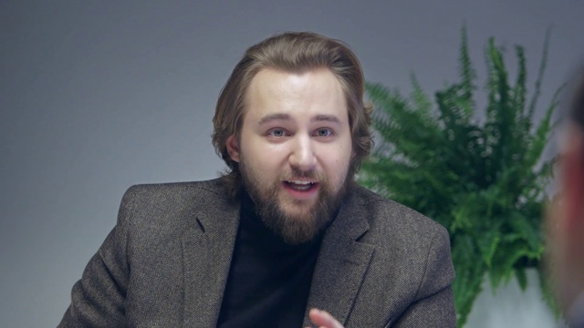 Video Reference N8: Forehead, Nose, Outerwear, Smile, Beard, Mouth, Coat, Jaw, Gesture, Flash photography