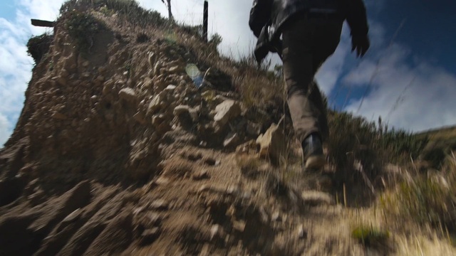 Video Reference N2: Sky, Slope, Plant, Cloud, Grass, Recreation, Landscape, Soil, Grassland, Human leg
