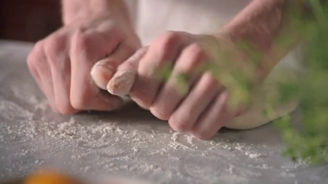 Video Reference N1: Recipe, Gesture, Thumb, Finger, Bread flour, Nail, Cooking, Wrist, Ingredient, Dish
