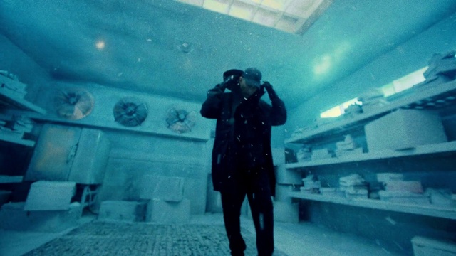 Video Reference N0: Blue, Standing, Aqua, Fun, Electric blue, Mirror, Leisure, Camera, Event, Winter