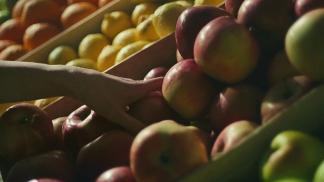 Video Reference N1: Food, Plant, Fruit, Natural foods, Staple food, Ingredient, Greengrocer, Whole food, Peach, Produce
