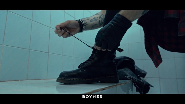 Video Reference N2: Human body, Knee, Gesture, Thigh, Flooring, Calf, Electric blue, Foot, Human leg, Wrist