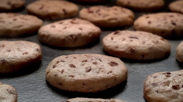 Video Reference N1: Food, Ingredient, Recipe, Bredele, Dish, Cuisine, Chocolate chip cookie, Baked goods, Gluten, Produce