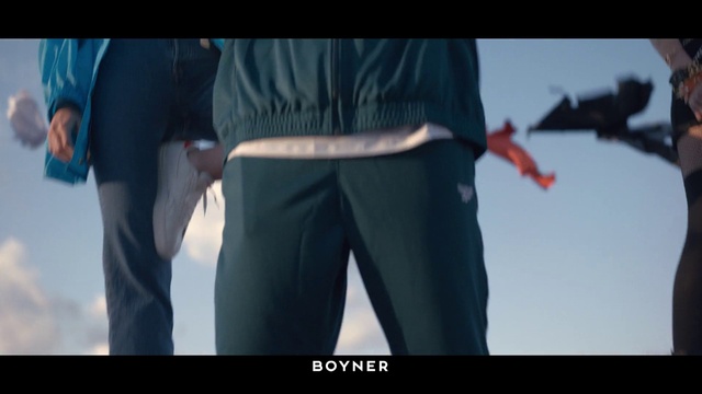 Video Reference N1: Sleeve, Gesture, Waist, Thigh, Sportswear, Knee, Street fashion, Elbow, Font, Electric blue