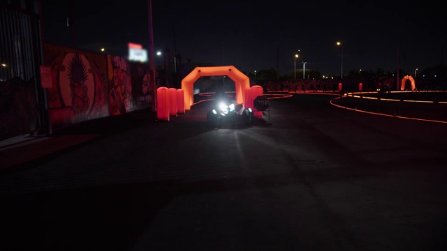 Video Reference N6: Tire, Automotive lighting, Vehicle, Car, Automotive design, Road surface, Asphalt, Motor vehicle, Headlamp, Truck