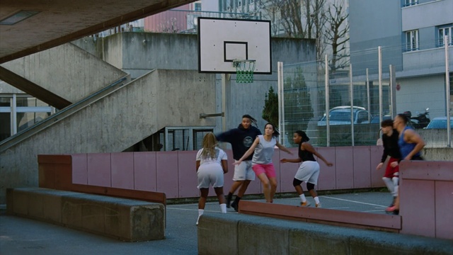 Video Reference N4: Basketball, Basketball hoop, Shorts, Building, Streetball, Tree, Sports equipment, Leisure, Sports, Basketball moves