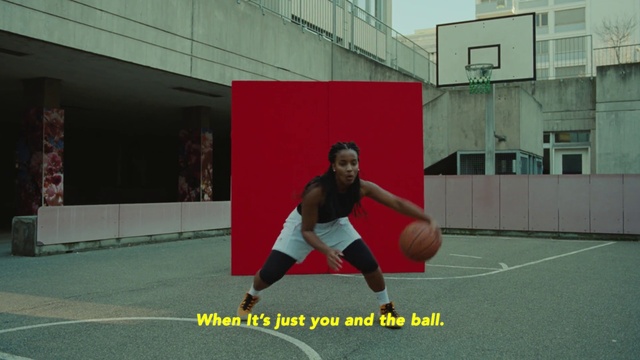 Video Reference N6: Basketball, Shorts, Sports equipment, Playing sports, Streetball, Racketlon, Ball, Player, Basketball hoop, Ball game