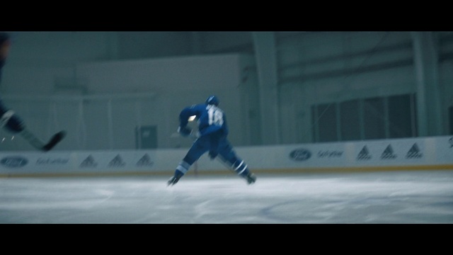 Video Reference N1: Sports uniform, Ice skate, Ice rink, Player, Sportswear, Sky, Jersey, Window, Skating, Competition event