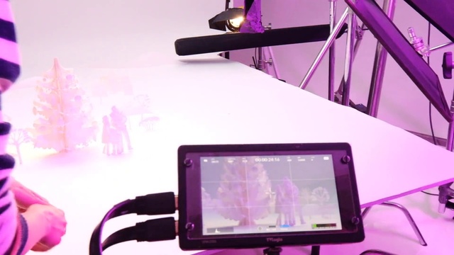 Video Reference N7: Photograph, White, Purple, Product, Gadget, Pink, Output device, Violet, Magenta, Material property