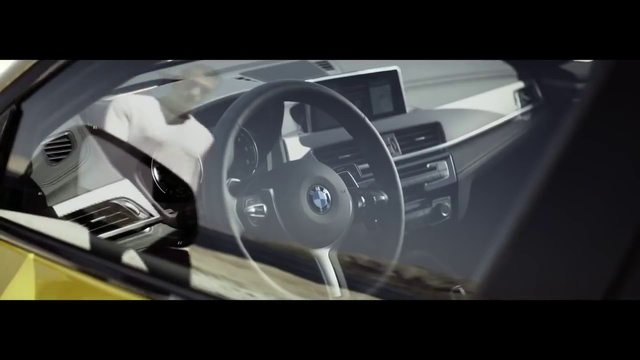 Video Reference N8: Vehicle, Gear shift, Car, Automotive design, Steering wheel, Steering part, Personal luxury car, Motor vehicle, Automotive mirror, Vehicle door