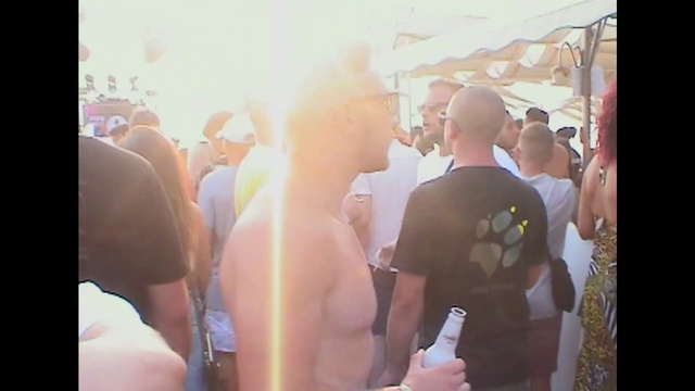 Video Reference N2: Muscle, Hat, Eyewear, Vision care, Interaction, T-shirt, Crowd, Leisure, Fun, Barechested