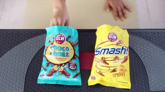 Video Reference N2: Food, Yellow, Font, Junk food, Sweetness, Household supply, Logo, Packaging and labeling, Snack, Cuisine