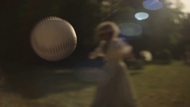 Video Reference N0: Sports equipment, Cloud, Ball, Flash photography, Gesture, Wood, Baseball, Grass, Lens flare, Circle