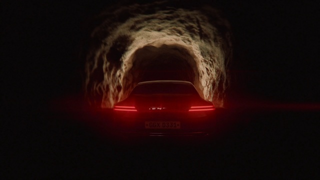 Video Reference N1: Sky, Automotive lighting, Automotive tail & brake light, Vehicle, Headlamp, Cave, Automotive design, Tunnel, Car, Tints and shades