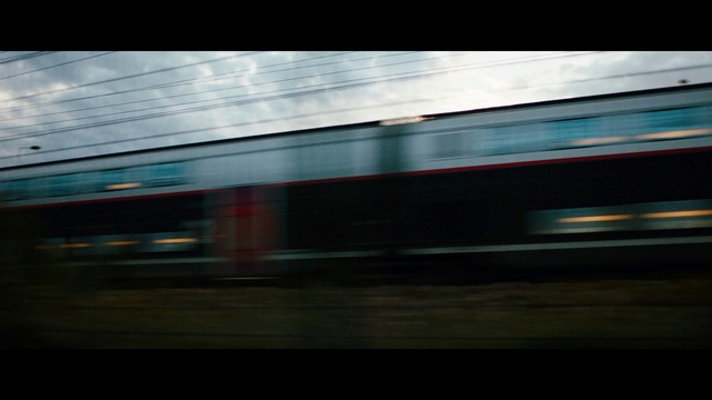 Video Reference N0: Cloud, Train, Sky, Automotive lighting, Rolling stock, Rolling, Railway, Building, Track, Vehicle
