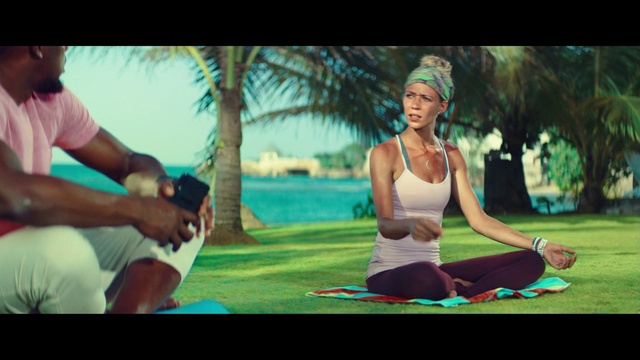 Video Reference N1: Yoga mat, Green, yoga pant, Flash photography, Happy, Thigh, People in nature, Sportswear, Leisure, Knee