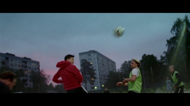 Video Reference N2: Sports equipment, Sky, Football, Building, Ball, Leisure, Happy, T-shirt, Fun, Tree