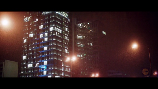 Video Reference N0: Building, Atmosphere, Skyscraper, Light, Street light, Lighting, Sky, Window, Tower, Electricity