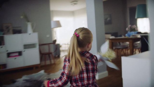 Video Reference N2: Tartan, Sleeve, Chair, Wood, Plaid, Flooring, Fashion design, Long hair, Event, Fun