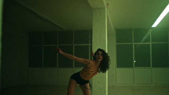 Video Reference N1: Window, Flash photography, Waist, Knee, Thigh, Wall, Happy, Floor, Elbow, Flooring