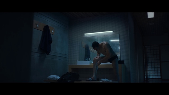 Video Reference N2: Flash photography, Space, Event, Human leg, Darkness, Display device, Animation, Visual arts, Pc game, Fun