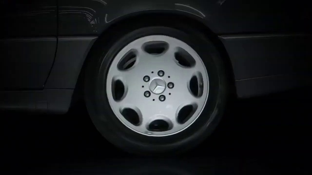 Video Reference N1: Tire, Wheel, Car, Automotive tire, Automotive lighting, Tread, Vehicle, Hubcap, Synthetic rubber, Window