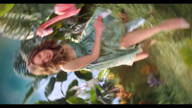 Video Reference N1: People in nature, Leaf, Human body, Window, Plant, Flash photography, Organism, Dress, Happy, Gesture